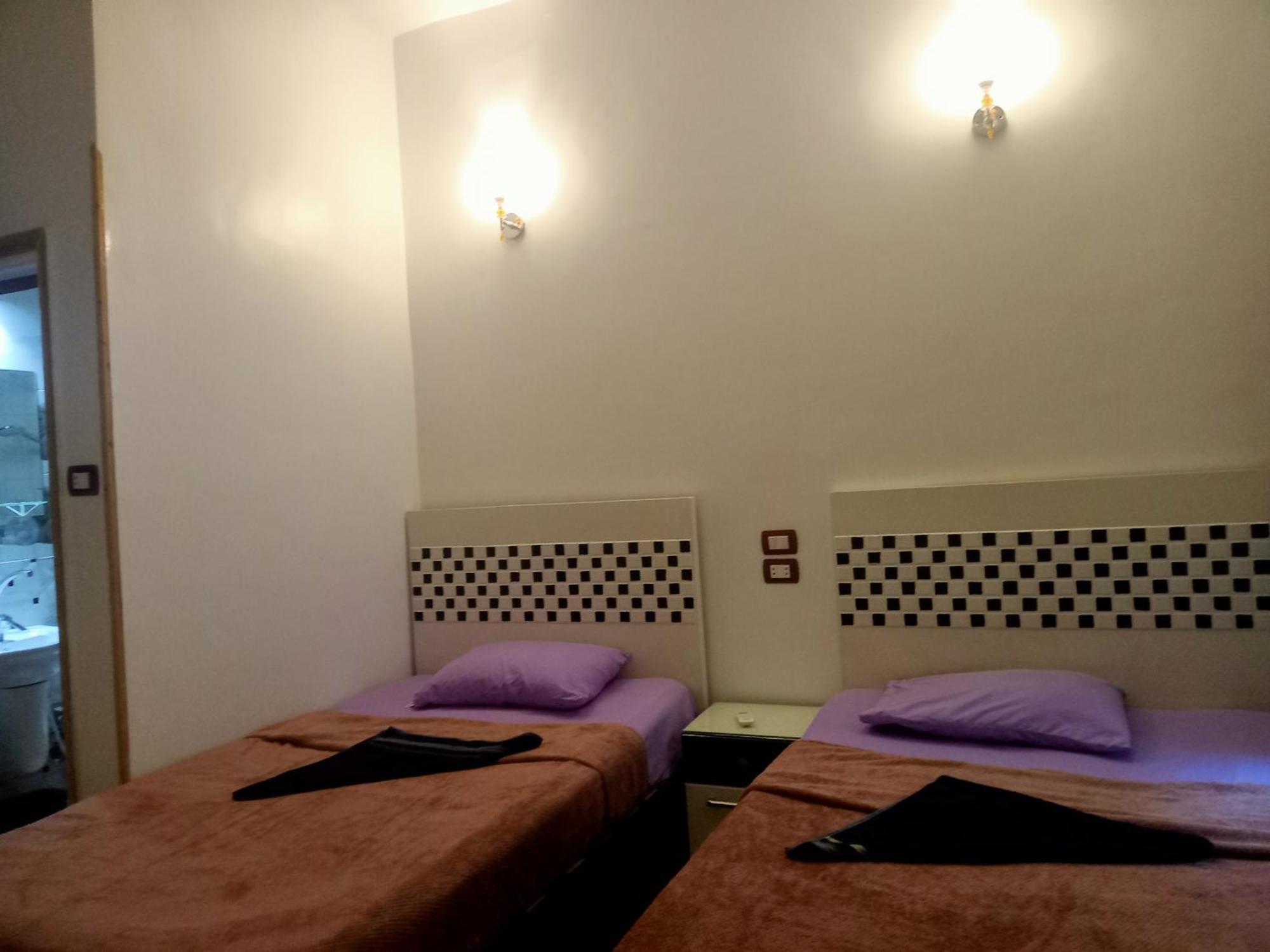 Mostafa Jamaica Guesthouse Асуан Стая снимка
